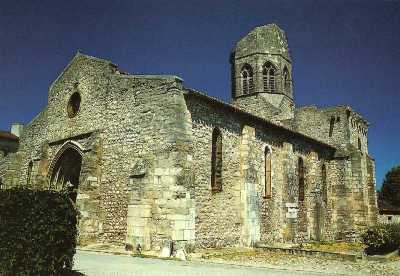 L'Eglise fortifiée Saint-Jean-Baptiste de Charroux